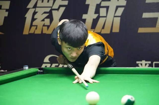 头球攻入首 头球攻入首